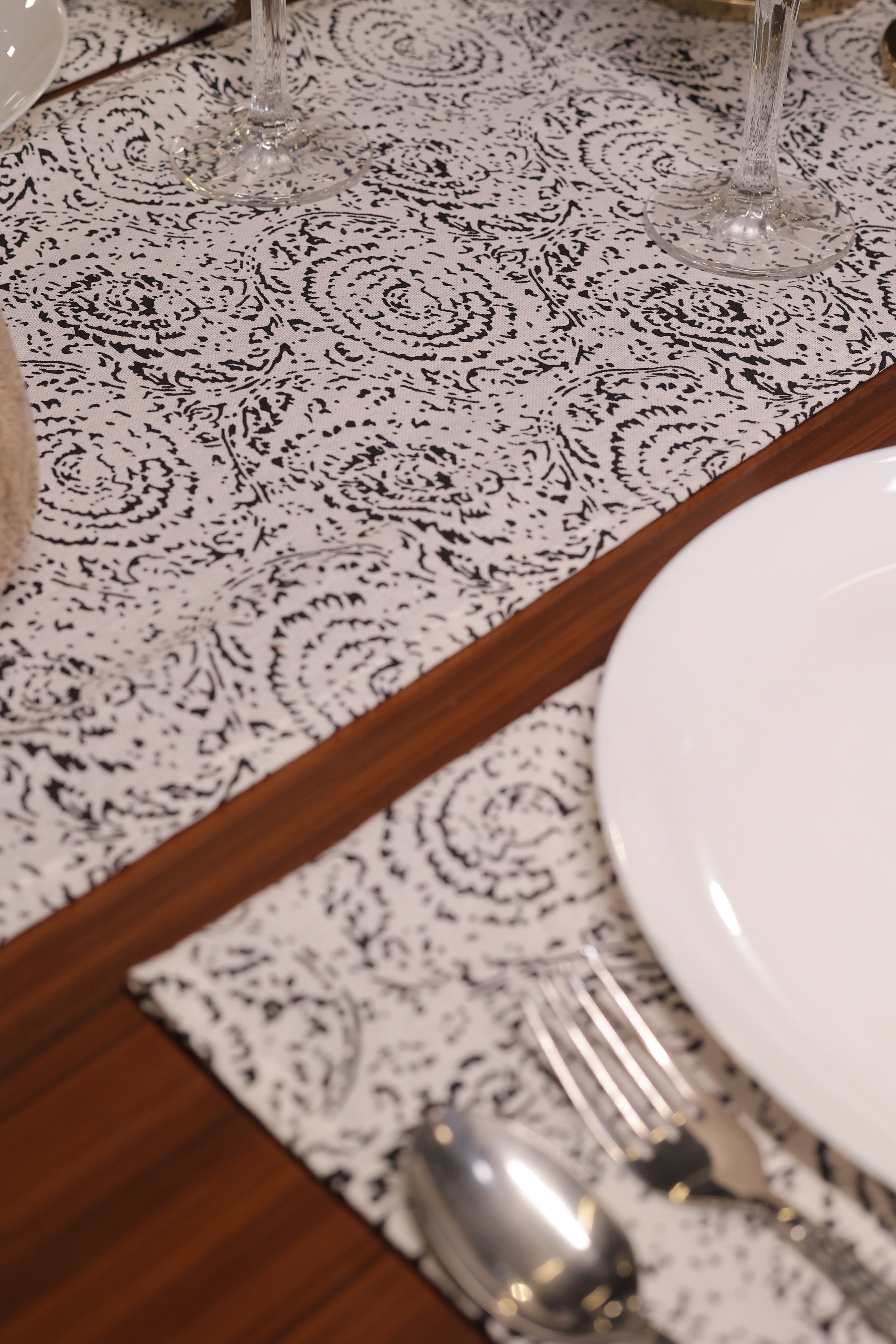 Lunar Days 100% Cotton Rectangular Dining Table mat with Runner (Runner size: 13*72 Inch & Mats Size: 13*20 Inch) BLACK