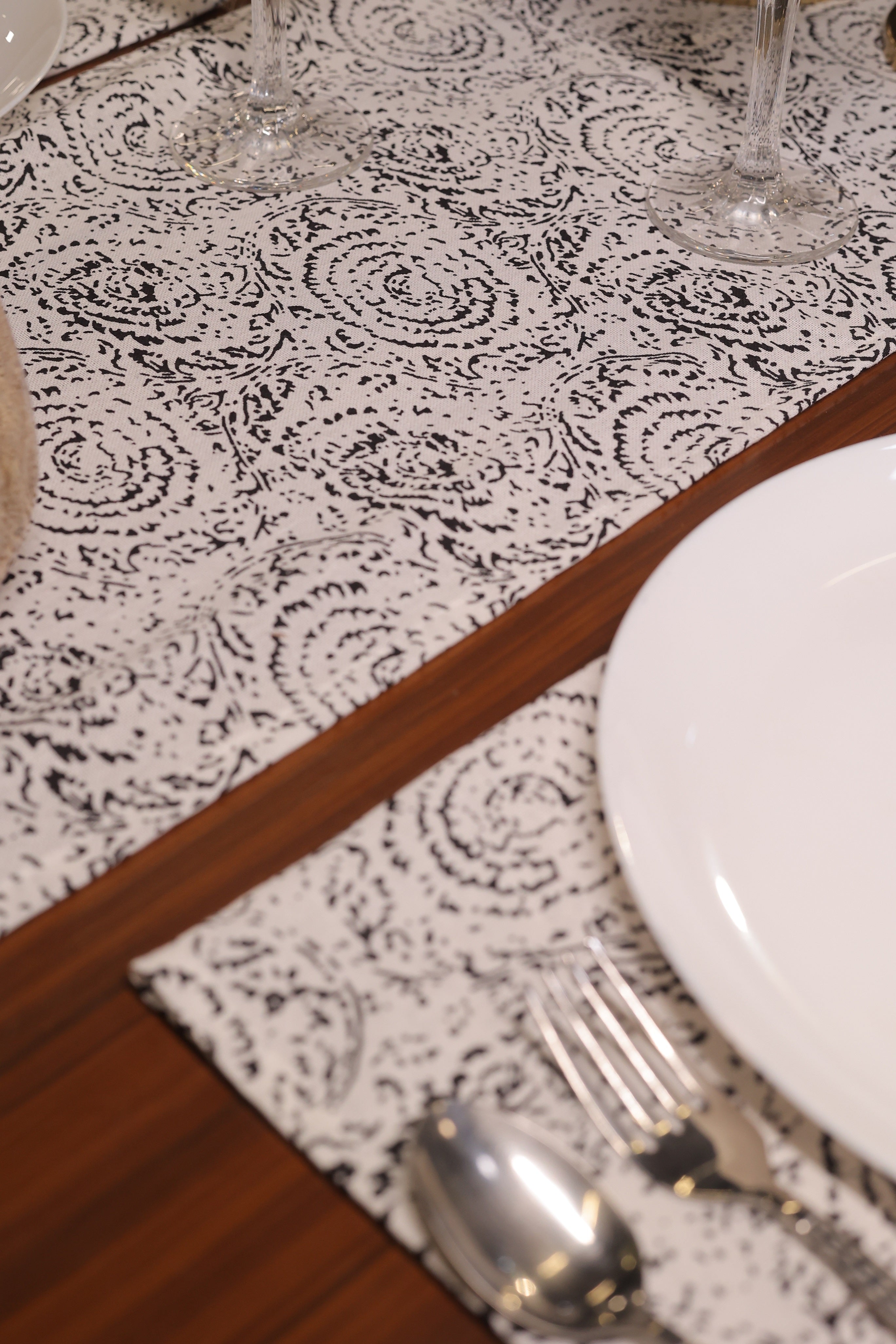 Lunar Days 100% Cotton Rectangular Dining Table mat with Runner (Runner size: 13*72 Inch & Mats Size: 13*20 Inch) BLACK